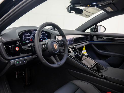 New 2026 Porsche Panamera 4 image 4
