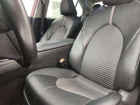 Used 2023 Toyota Camry SE image 10