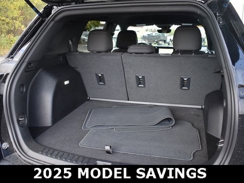 New 2025 Chevrolet Equinox LT w/ Safety and Technology Package image 16