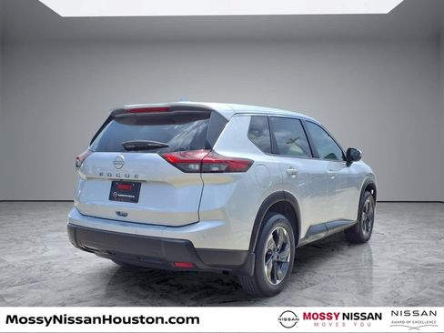 Certified 2025 Nissan Rogue SV FWD image 7