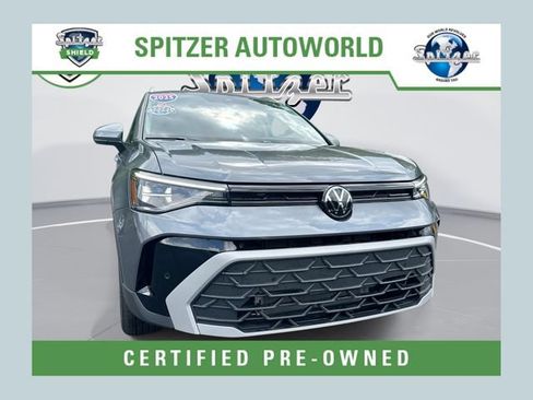 Used 2025 Volkswagen Taos SE w/ Panoramic Sunroof Package AWD/4WD image 1