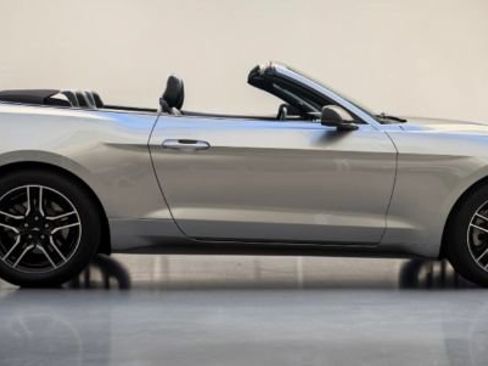 Used 2020 Ford Mustang Premium RWD image 7