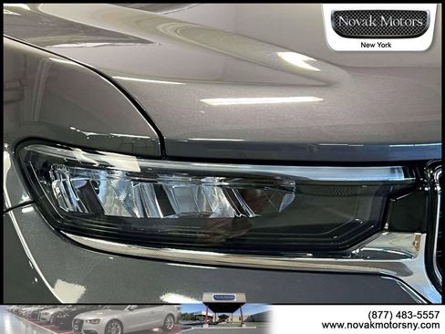 Used 2023 Jeep Grand Cherokee Limited w/ Luxury Tech Group II image 10