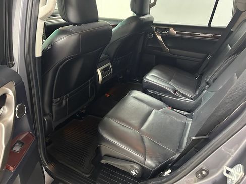 Used 2017 Lexus GX 460 Luxury w/ Preferred Accessory Package AWD/4WD image 15