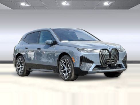 Used 2024 BMW iX xDrive50 w/ Sport Package AWD/4WD image 7