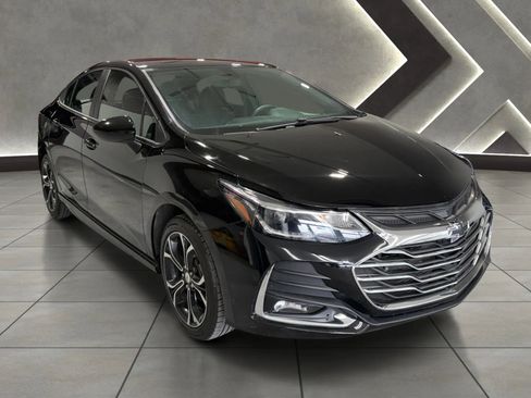 Used 2019 Chevrolet Cruze LT w/ Convenience Package FWD image 1