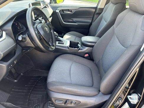 Used 2023 Toyota RAV4 XLE FWD image 9