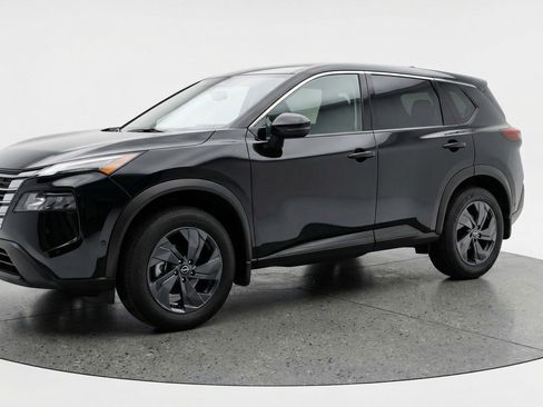 Used 2025 Nissan Rogue SV image 3