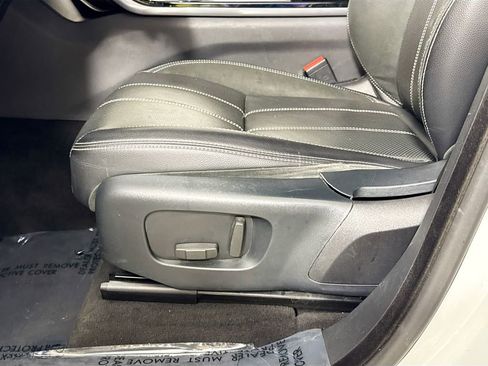 Used 2019 Land Rover Range Rover Velar R-Dynamic SE image 24