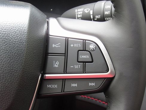 New 2025 Toyota Highlander XSE image 28