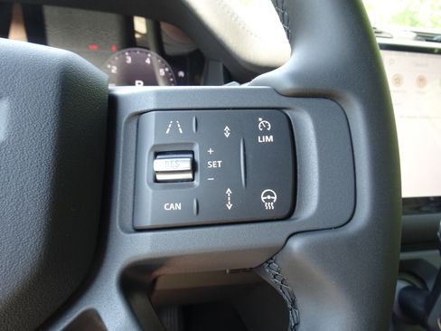 New 2025 Land Rover Defender 110 S image 19