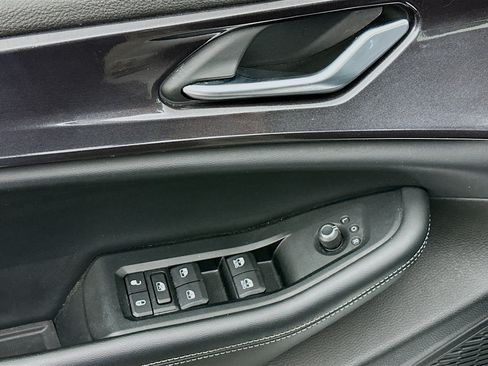 Used 2023 Jeep Grand Cherokee Altitude RWD image 15