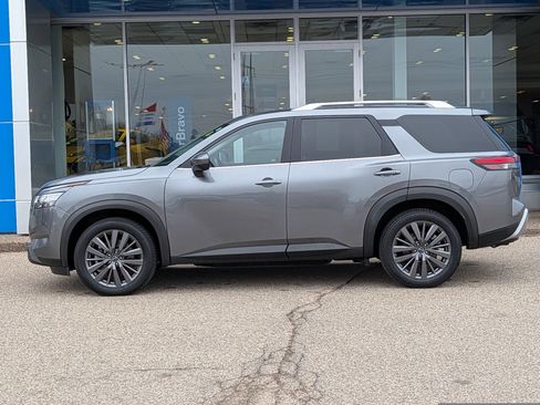 Used 2023 Nissan Pathfinder SL w/ SL Premium Package AWD/4WD image 5