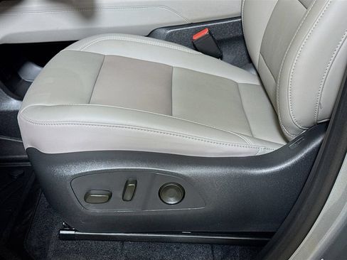 Used 2025 GMC Acadia Elevation w/ Elevation Premium Package FWD image 18