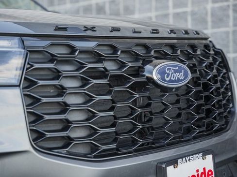 Used 2025 Ford Explorer ST-Line w/ ST-Line Street Pack image 15