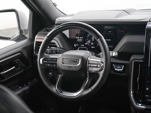 Used 2025 GMC Yukon Denali w/ Denali Reserve Package AWD/4WD image 16