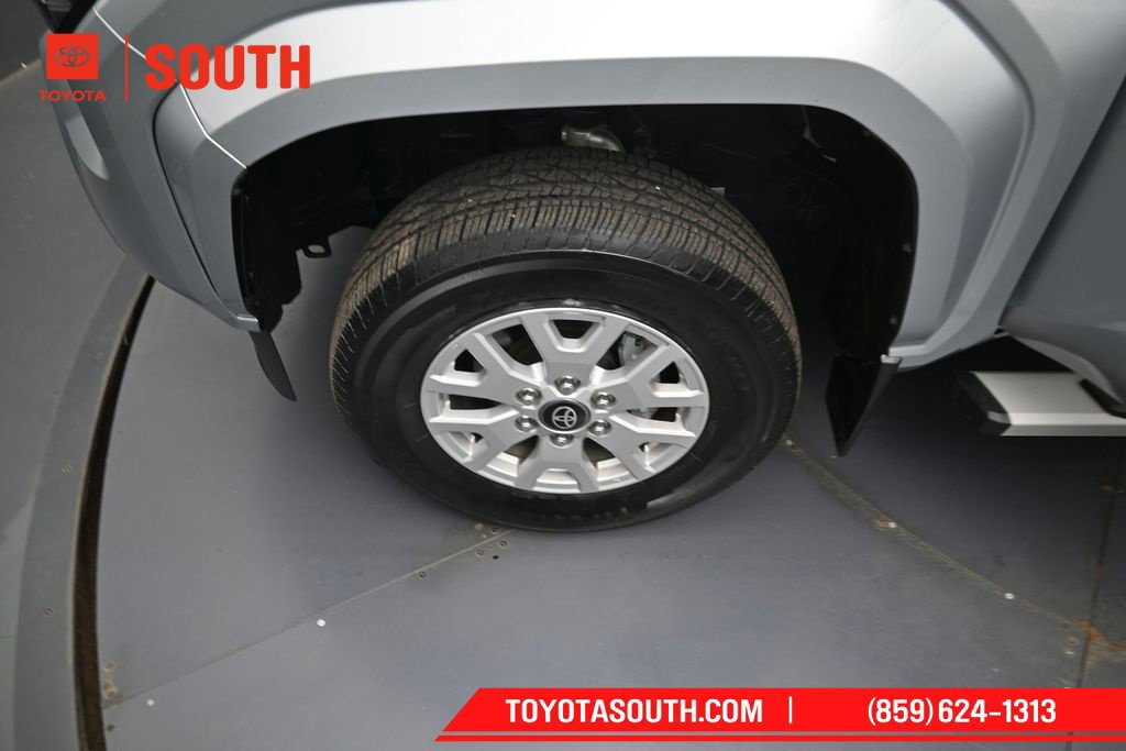 Used 2024 Toyota Tacoma SR w/ SR Upgrade Package AWD/4WD image 32