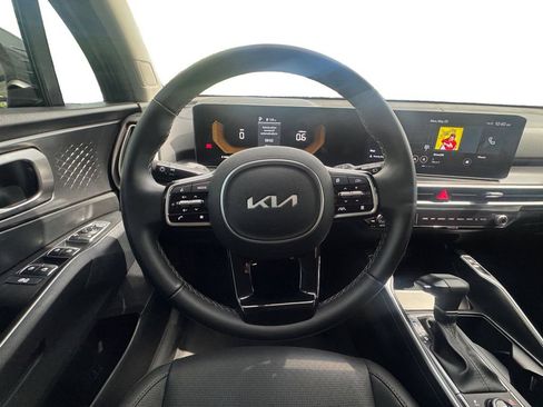 Used 2025 Kia Sorento S AWD/4WD image 13