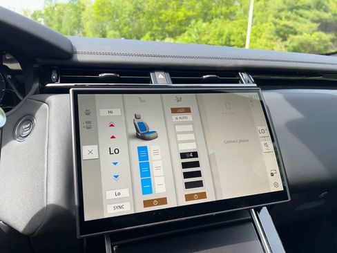 New 2026 Land Rover Range Rover Velar Dynamic SE image 17