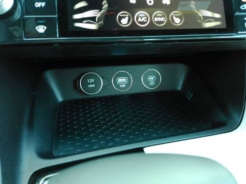 Used 2025 Genesis G70 2.5T image 47