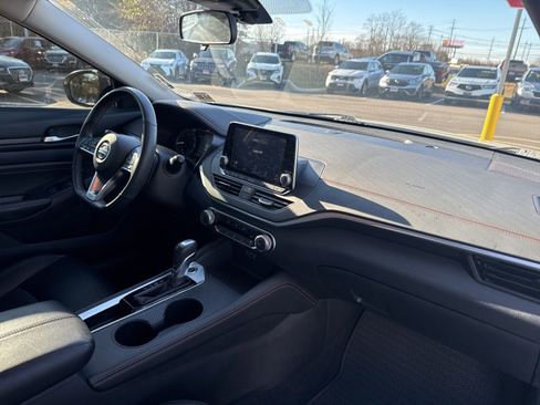 Used 2022 Nissan Altima 2.5 SR image 14