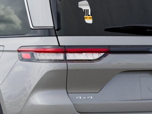 New 2025 Jeep Grand Cherokee Limited image 9