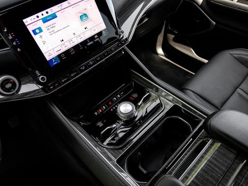 Used 2022 Jeep Wagoneer Series III w/ Premium Group I image 34