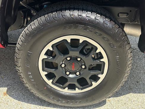 Certified 2025 Toyota Tacoma Limited AWD/4WD image 32