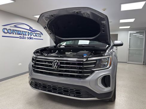 Used 2024 Volkswagen Atlas SE image 35