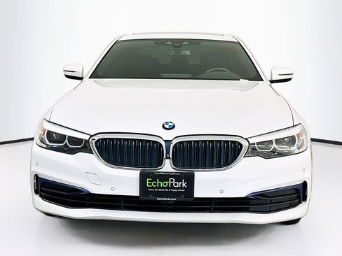 Used 2019 BMW 530e xDrive w/ Premium Package image 2