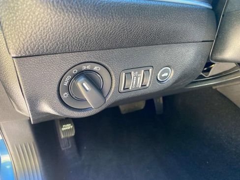 Used 2021 Dodge Challenger SXT RWD image 14