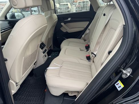 Used 2023 Audi Q5 2.0T Premium w/ Convenience Package image 8