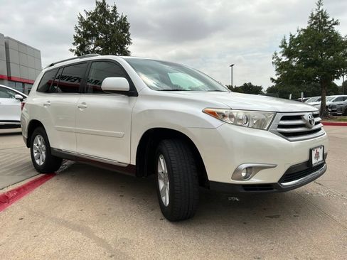 Used 2012 Toyota Highlander SE FWD image 4