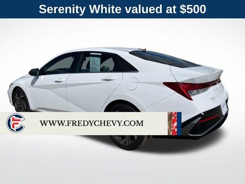 Used 2025 Hyundai Elantra Limited FWD image 3