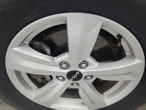 Used 2023 Kia Sorento LX image 31