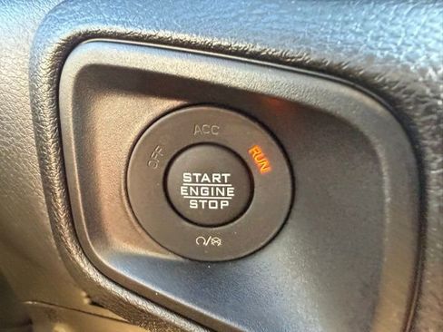 Used 2024 Jeep Gladiator Sport image 25