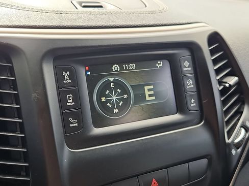Used 2014 Jeep Cherokee Latitude AWD/4WD image 23