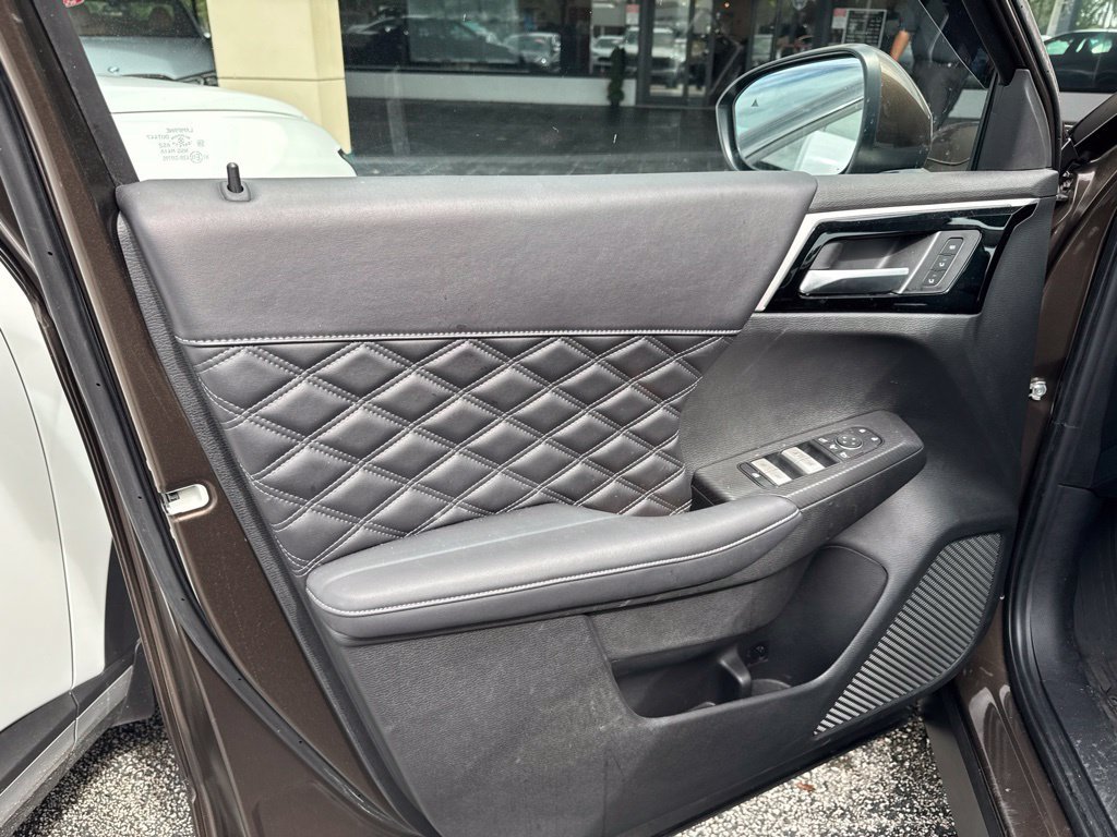 Used 2024 Mitsubishi Outlander 4WD Plug-In Hybrid image 6