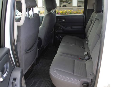 Used 2022 Nissan Frontier SV AWD/4WD image 9