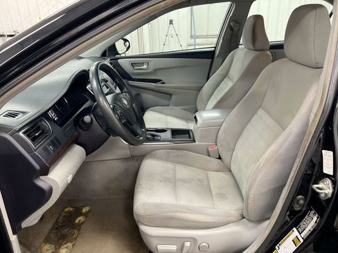 Used 2016 Toyota Camry LE image 19