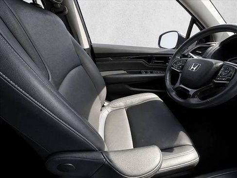 Used 2024 Honda Odyssey Touring image 16