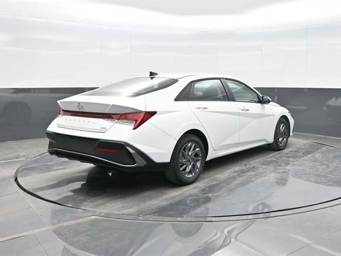 New 2026 Hyundai Elantra Blue image 7