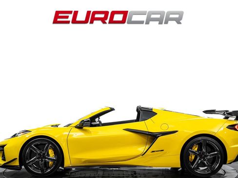 Used 2026 Chevrolet Corvette Z06 RWD image 2