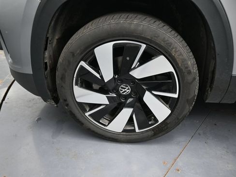 Used 2025 Volkswagen Atlas Cross Sport SE FWD image 13