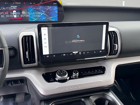 New 2026 Ford Expedition Active image 7