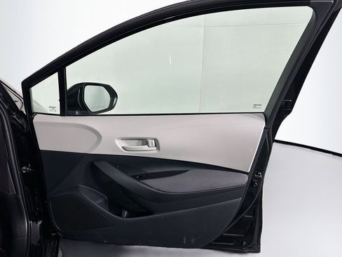 Used 2025 Toyota Corolla LE FWD image 30