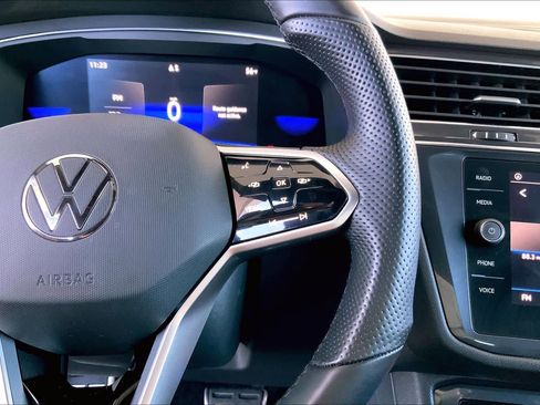 Used 2022 Volkswagen Tiguan SE R-Line image 24