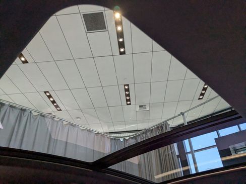 Certified 2025 Porsche Macan image 27