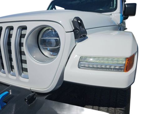 Used 2022 Jeep Wrangler Unlimited Sahara w/ Cold Weather Group AWD/4WD image 29