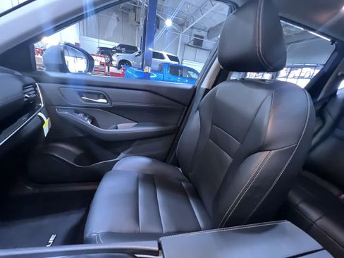 Used 2024 Nissan Rogue SL w/ SL Premium Package image 36